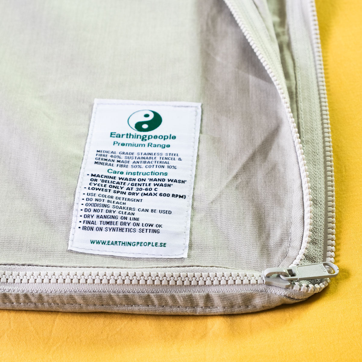 Premium deluxe sleeping bag liner / EMF protection